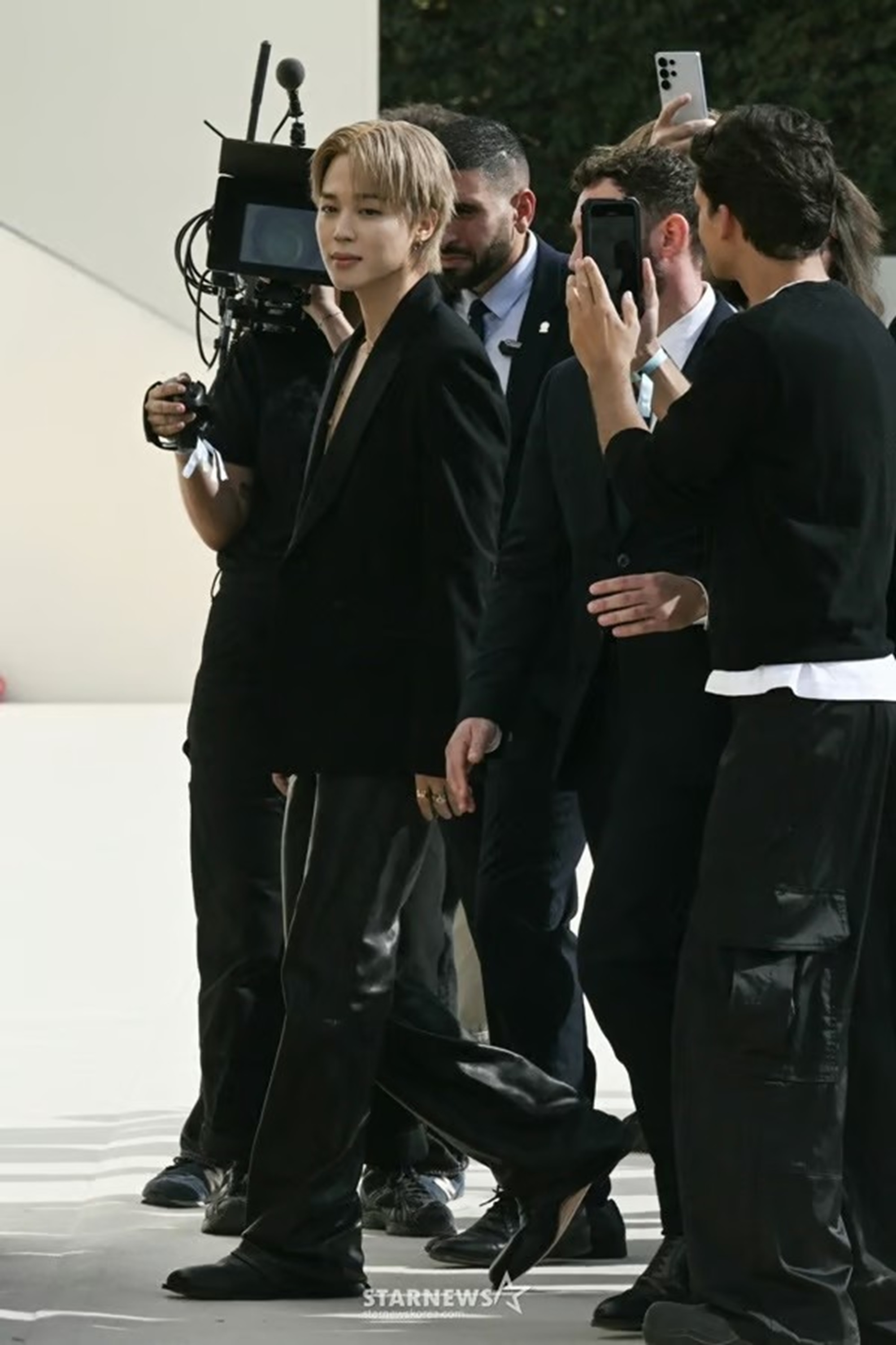 BTSジミン、「ノーシャツルックは自分のアイデアだった」 | KOREA WAVE